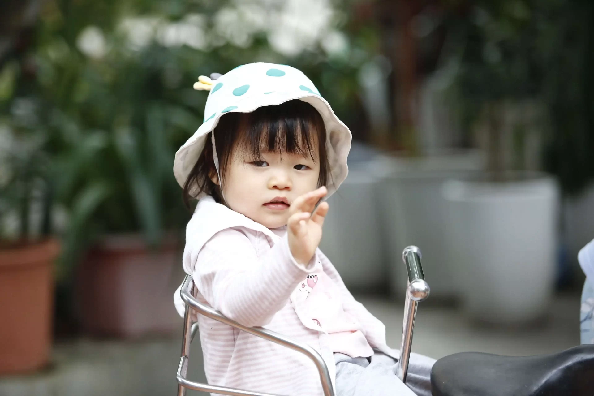 waving-hand