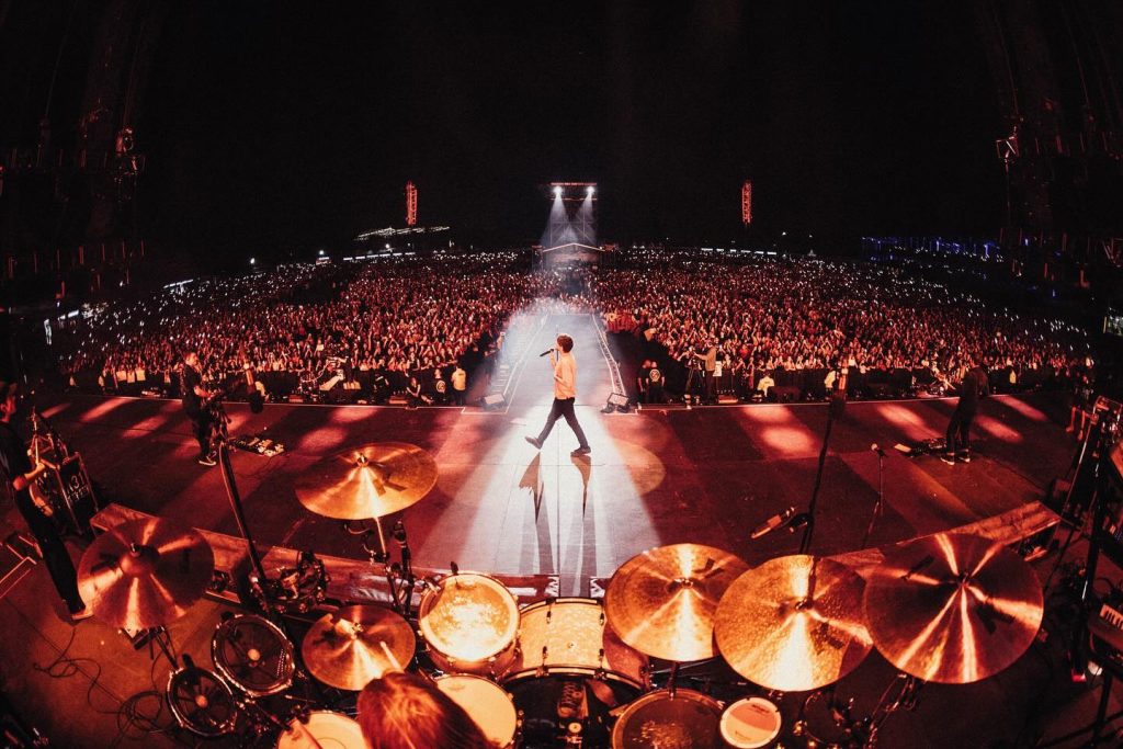 Louis Tomlinson Wife: Facts About His Love Life