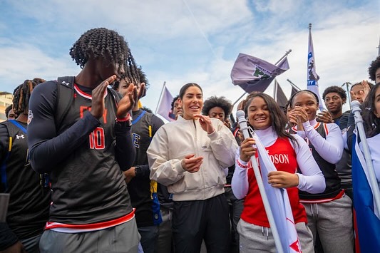 Kelsey Plum Weight: How Tall Is the WNBA Star?